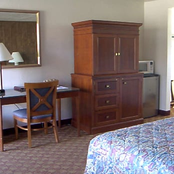Le Chateau Inn - Hotels Near Me - Florence, Oregon