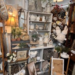 Bay Area Auction & Antique Marketplace - Country chic