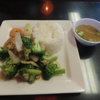 Pho Rex - Shrimp & chicken with broccoli. - Vietnamese Near Me - Norco, California