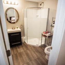 Casa Wasaga - Roma Suite ensuite baththroom