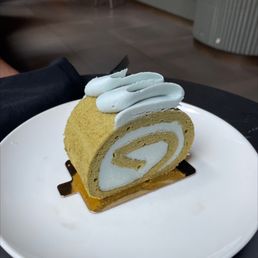 Matcha butterfly swirl cake $12.5 looks like its been sitting... Matcha butterfly swirl cake $12.5 looks like its been sitting...