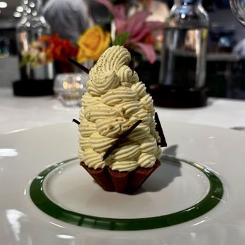 Emeril's - Banana cream pie - New American Near Me - New Orleans, Louisiana Emeril's - Banana cream pie - New American Near Me - New Orleans, Louisiana