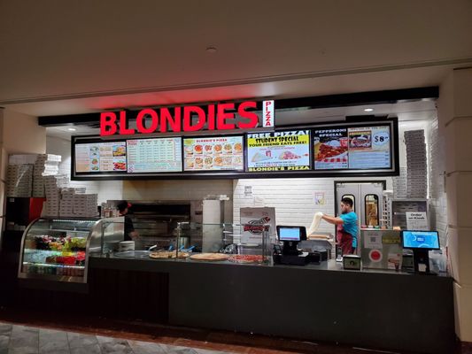 Blondie’s Pizza by null