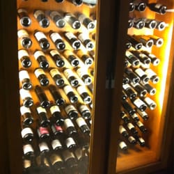 Brasserie Raymond - Wines on display