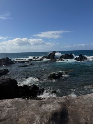 Ho'okipa Beach Park by null