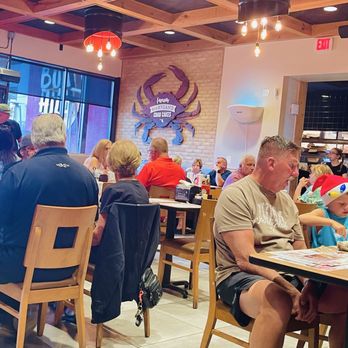 Box Hill Crab Cakes - The crowd - Pizza Near Me - Abingdon, Maryland