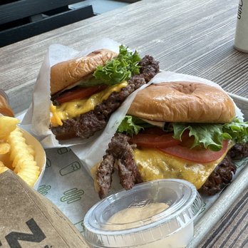 Shake Shack Thayer Street - Shack ShackBurger - Fast Food Near Me - Providence, Rhode Island