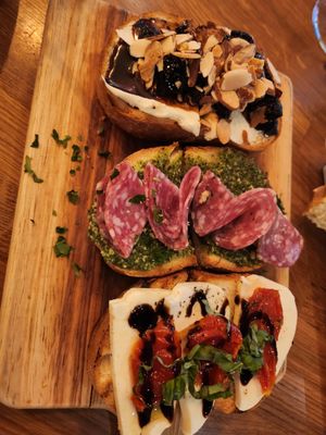Crust Simply Italian Gilbert by null