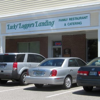 Lucky Loggers Restaurant - cars parked in front of the restaurant - American Near Me - Saco, Maine