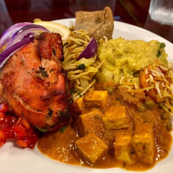 Spice Indian Grill Orlando - Tandoori Chicken, Hakka Noodle, Yellow Dal Fry, Mutter Paneer, Vegetable Biryani from the buffet - Indian Near Me - Orlando, Florida