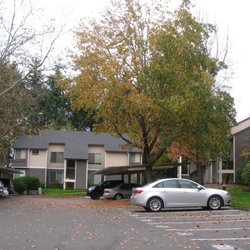 Clackamas County - A typical apartment complex from the 90s in Clackamas, near Mt. Talbert, which also happens to have some garages.