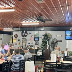 Sandy's Place Restaurant - Super casual diner ambiance 昔ながらのダイナーと言う雰囲気
