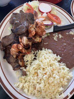 Reina's Restaurant by null