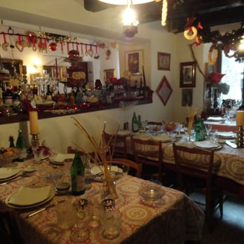 Grotto Flora - Bed & Breakfast Near Me - Agra, TI
