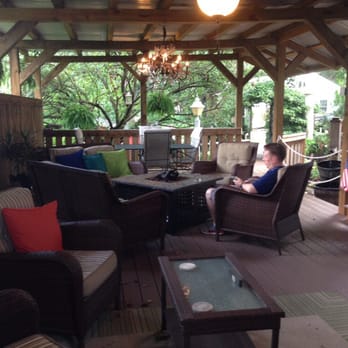 1825 Inn Bed and Breakfast - Patio is a wonderful space for evening tea or games. - Bed & Breakfast Near Me - Palmyra, Pennsylvania