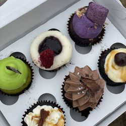 Gig Harbor Farmers Market - Bella Bella bakery mini cupcakes