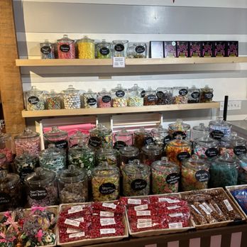 Lazy Dog Chocolateria - Ice Cream & Frozen Yogurt Near Me - Grass Valley, California