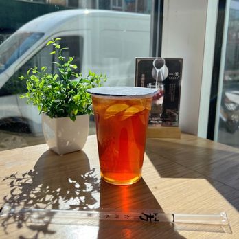 Yi Fang Taiwan Fruit Tea - Sun Moon Lake Black Tea - Bubble Tea Near Me - Flushing, New York