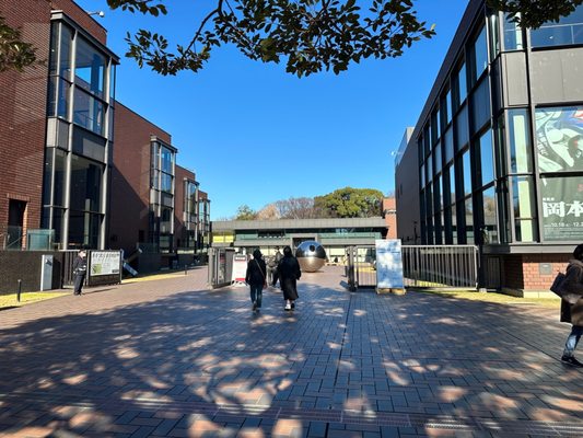 Tokyo Metropolitan Art Museum by null