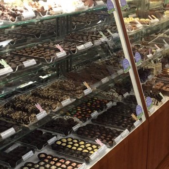 Kilwins Hyde Park - Chocolatiers & Shops Near Me - Chicago, Illinois