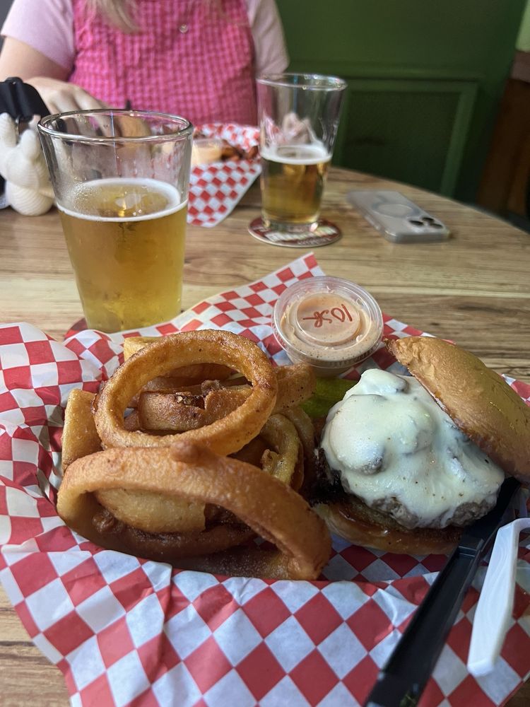 Downtowner Bar & Grill