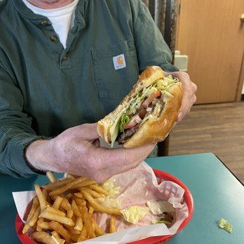 Doxie's Dine In - American Near Me - Wilbur, Washington