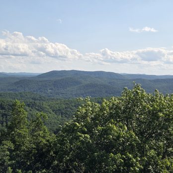Jump Off Rock - Lookout area at jump off Rock - Parks Near Me - Hendersonville, North Carolina Jump Off Rock - Lookout area at jump off Rock - Parks Near Me - Hendersonville, North Carolina