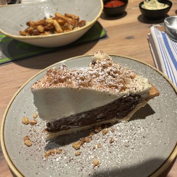 Moku Kitchen - Mac nut pie - Cocktail Bars Near Me - Honolulu, Hawaii