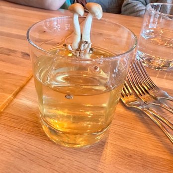 Macanda - Hen of the Woods - Beer, Wine & Spirits Near Me - Wayzata, Minnesota Macanda - Hen of the Woods - Beer, Wine & Spirits Near Me - Wayzata, Minnesota