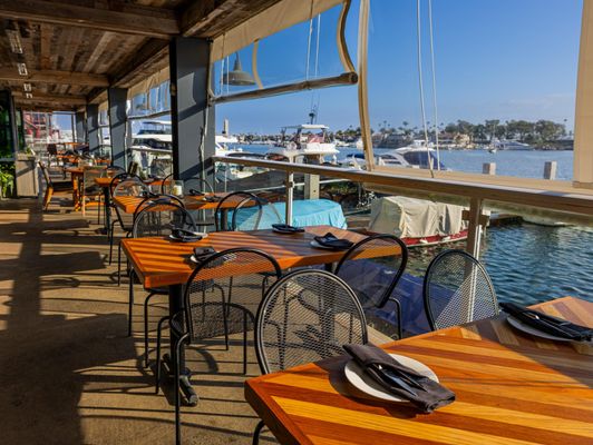 Louie's By The Bay by null