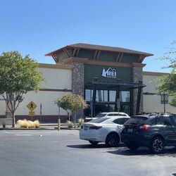 REI - Parking lot