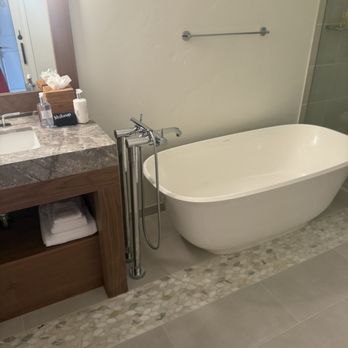 Carmel Beach Hotel - Beautiful powder room - Hotels Near Me - Carmel, California