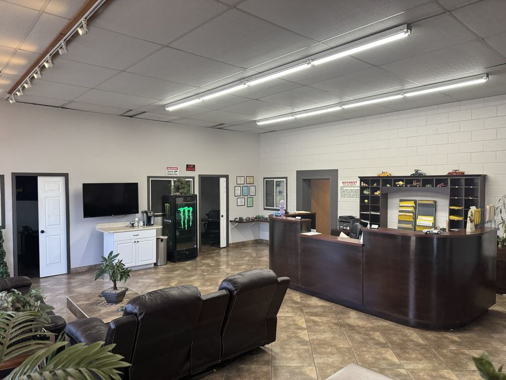 MISSION HILLS COLLISION CENTER Updated October 2024 26 Photos & 160