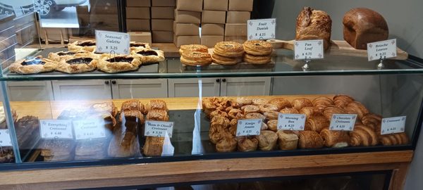 Hewn Bakery - Libertyville Outpost by null