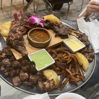 Gustitos Al Paladar - Mostro to parrillero - Peruvian Near Me - Raleigh, North Carolina