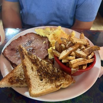 Red Rooster Cafe - Staple Breakfast - Breakfast & Brunch Near Me - Destin, Florida