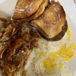 Ace's Country Cupboard - Eggs, Sausage, toast and hashbrowns