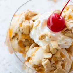 Snelgrove Ice Cream - Cashew Conquistador Sundae!