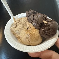 Scoopers - A "single scoop" that includes both Daily Grind and Mackinac Island Fudge
