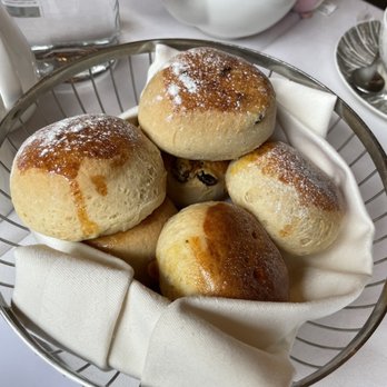 Wellington Lounge - Hotels Near Me - London, XGL