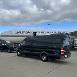 Skylark Limousine - Skylark Limo Executive VIP pick up for NFL Teams