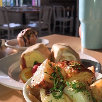 MIAM Cafe - Breakfast burrito and home fries - Sandwiches Near Me - Miami, Florida