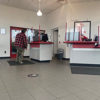 Discount Tire - Front desk - Tires Near Me - Burlington, Washington