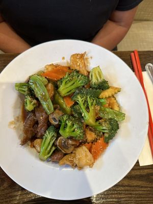 Red 8 Asian Bistro & Sushi Bar by null