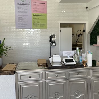 Undergrind Raw - a counter with a phone on it - Juice Bars & Smoothies Near Me - Los Angeles, California