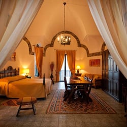 Albergo Grand'hotel LE Rocce - La suite "Torre Alta" , una camera ampia e confortevole ideale per lune di miele o brevi fughe romantiche.