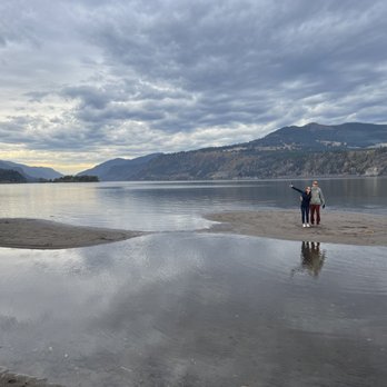 Kaytlin Ross - The Beautiful Columbia River Gorge in Hood River, OR - Real Estate Agents Near Me