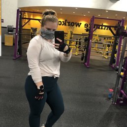 Smith machines perfect for leg day! Smith machines perfect for leg day!