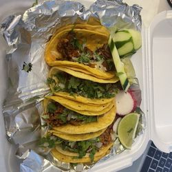 Taqueria & Pupuseria La Bendición - Chorizo tacos and Al Pastor tacos