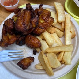 Yuca Frita Con Mojo De Ajo